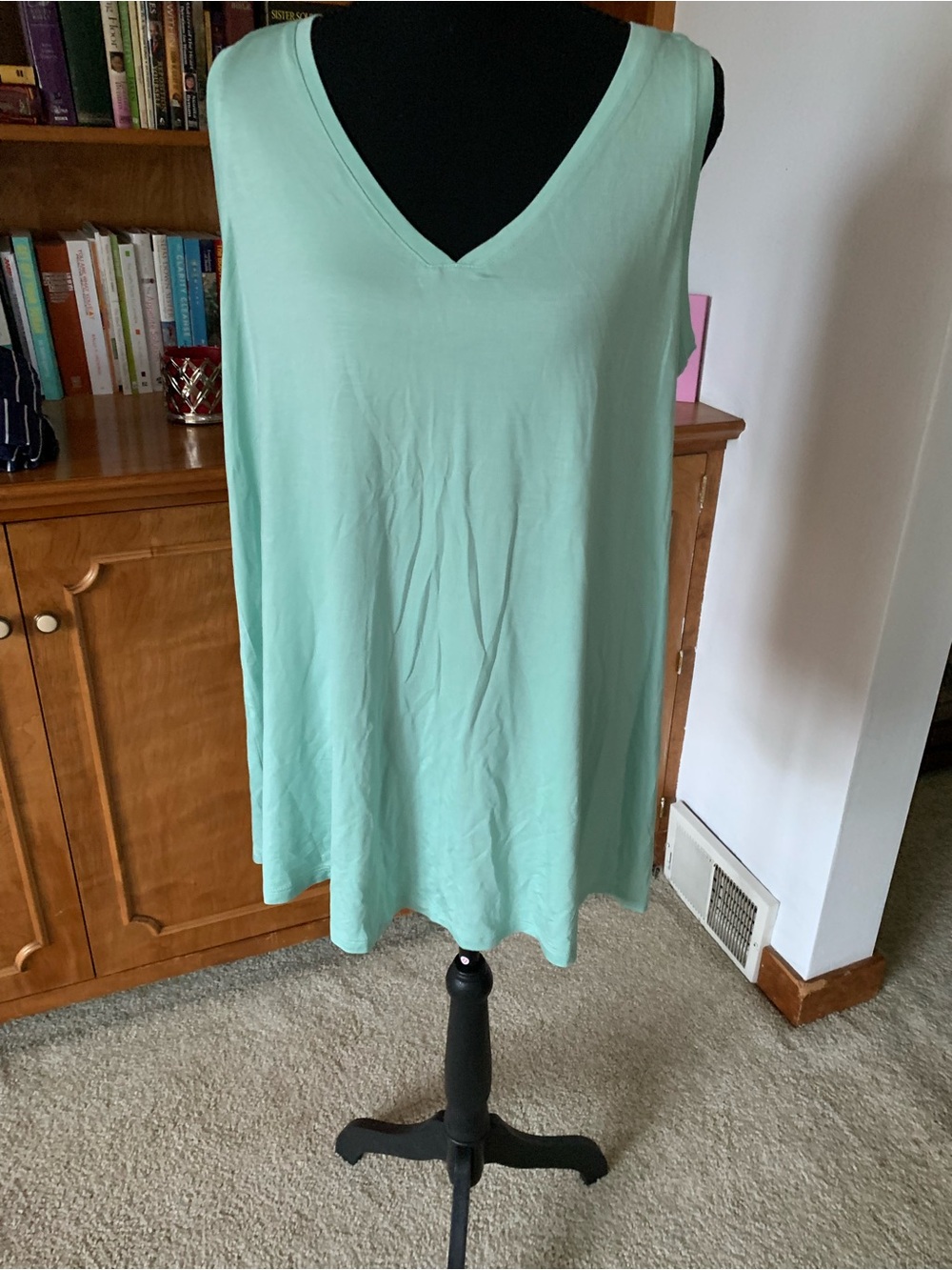 Livi Active Mint Green V-Neck Sleeveless Tank Top
